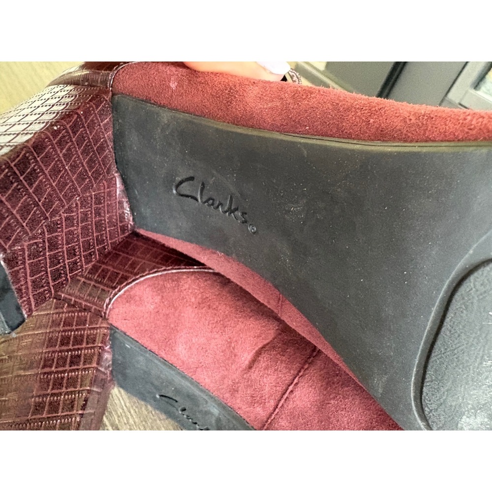 RARE Clarks Collection Burgundy Suede Leather Mary Jane Block Heel Shoes Size 8 - Picture 7 of 9